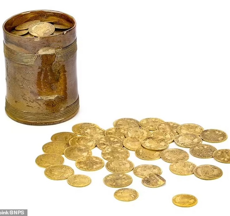 They've Struck Gold! Fortunate Couple Unearth 264 Gold Coins Dating Back to the Reign of King James I Hidden Beneath Their Kitchen Floor, Raking in £754,000 at Auction They've Struck Gold! Fortunate Couple Unearth 264 Gold Coins Dating Back to the Reign of King James I Hidden Beneath Their Kitchen Floor, Raking in £754,000 at Auction